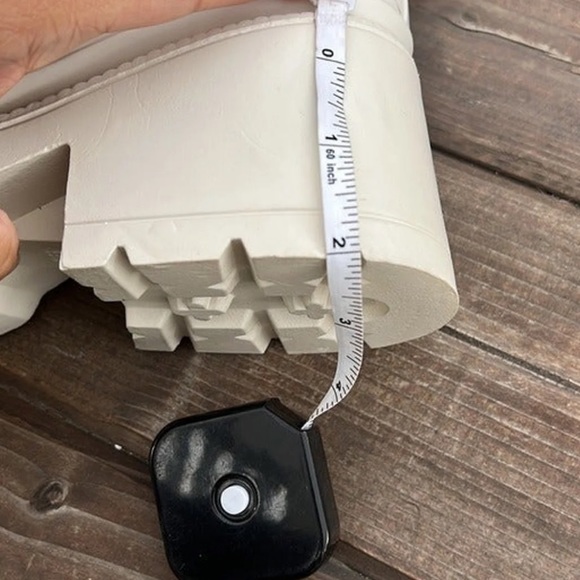 Bershka white rubberized boots - Picture 3 of 12